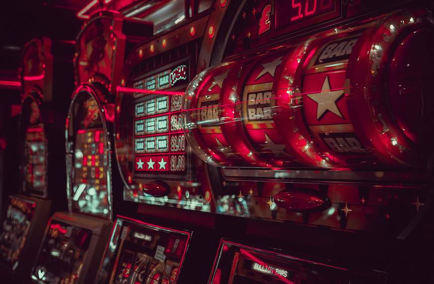 The Evolution of Online Casinos: From Basic Pixels to Immersive Virtual Realities